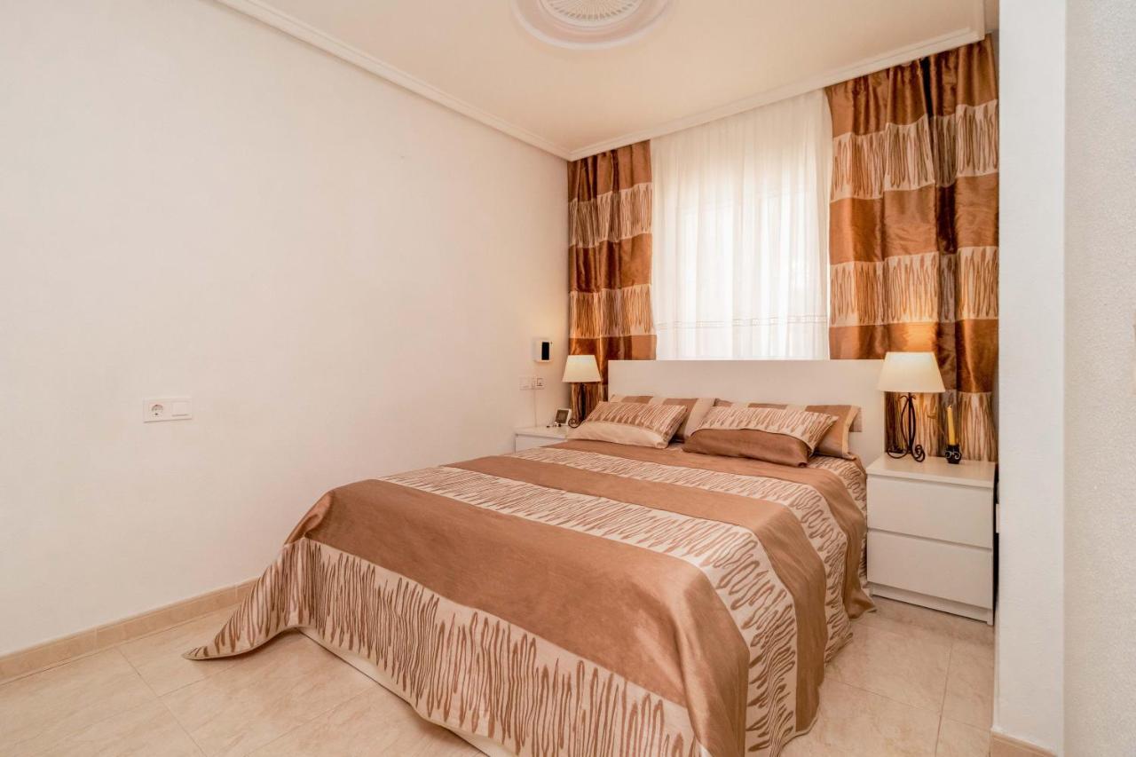 Apartamento Asta Apartman Torrevieja Kültér fotó
